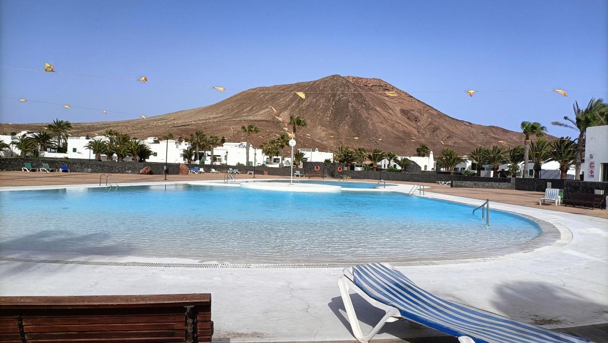 The White House With Pool - Playa Blanca Apartment Exterior photo