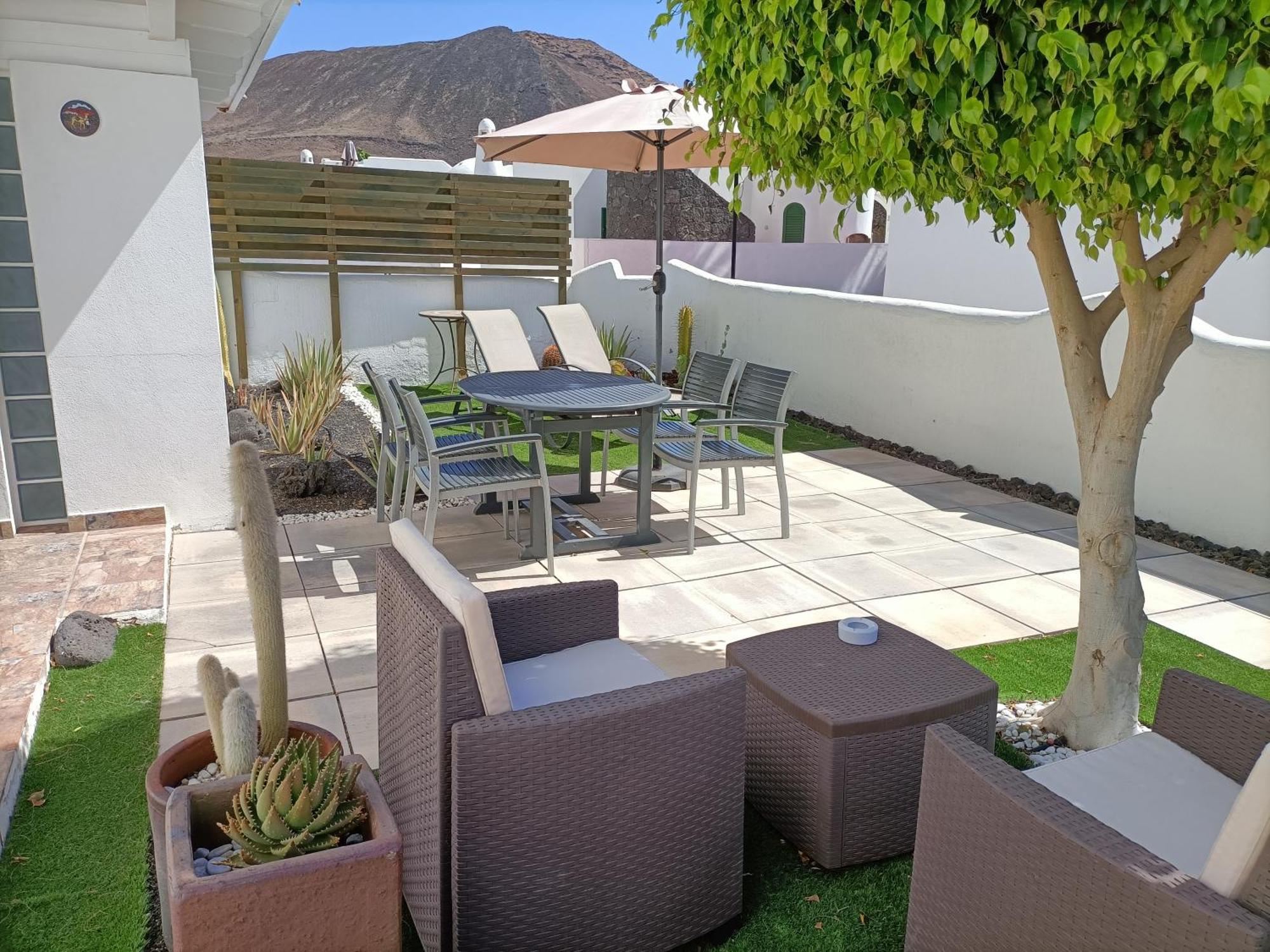 The White House With Pool - Playa Blanca Apartment Exterior photo